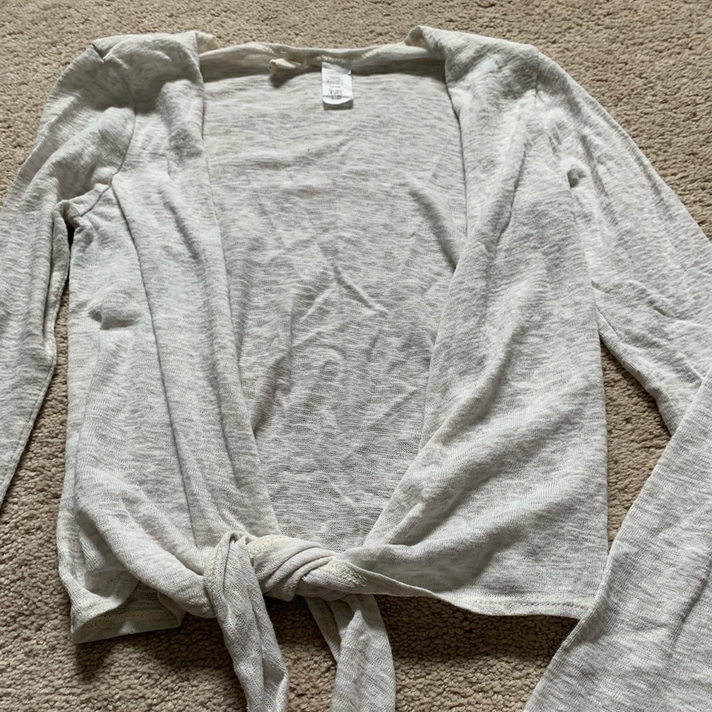 🌸 WHITE SWEATER SIZE S